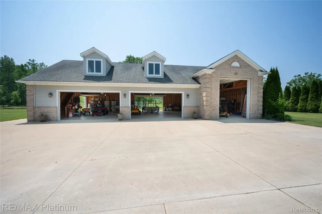 8922 Mcclements Road Brighton City MI 48114