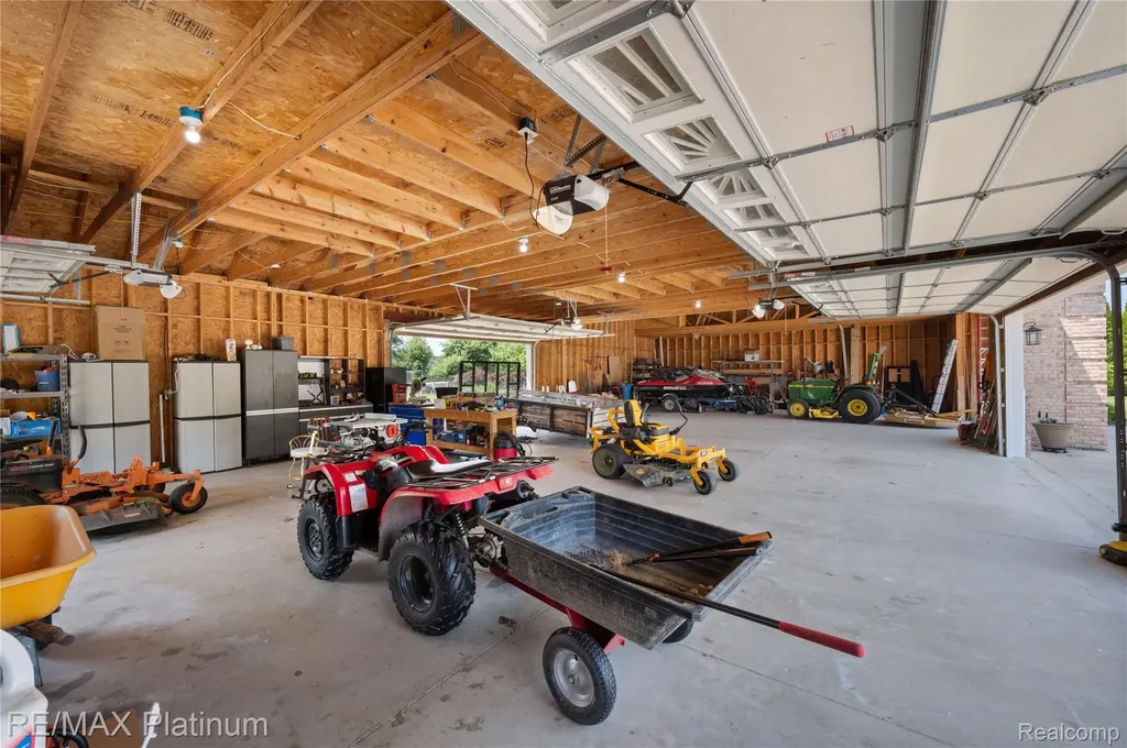 8922 Mcclements Road Brighton City MI 48114