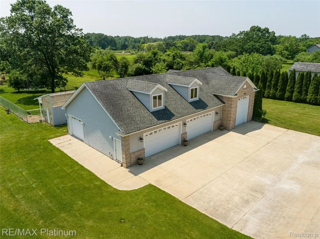 8922 Mcclements Road Brighton City MI 48114