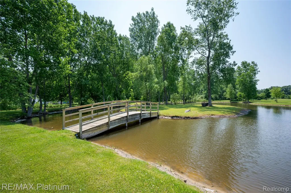 8922 Mcclements Road Brighton City MI 48114