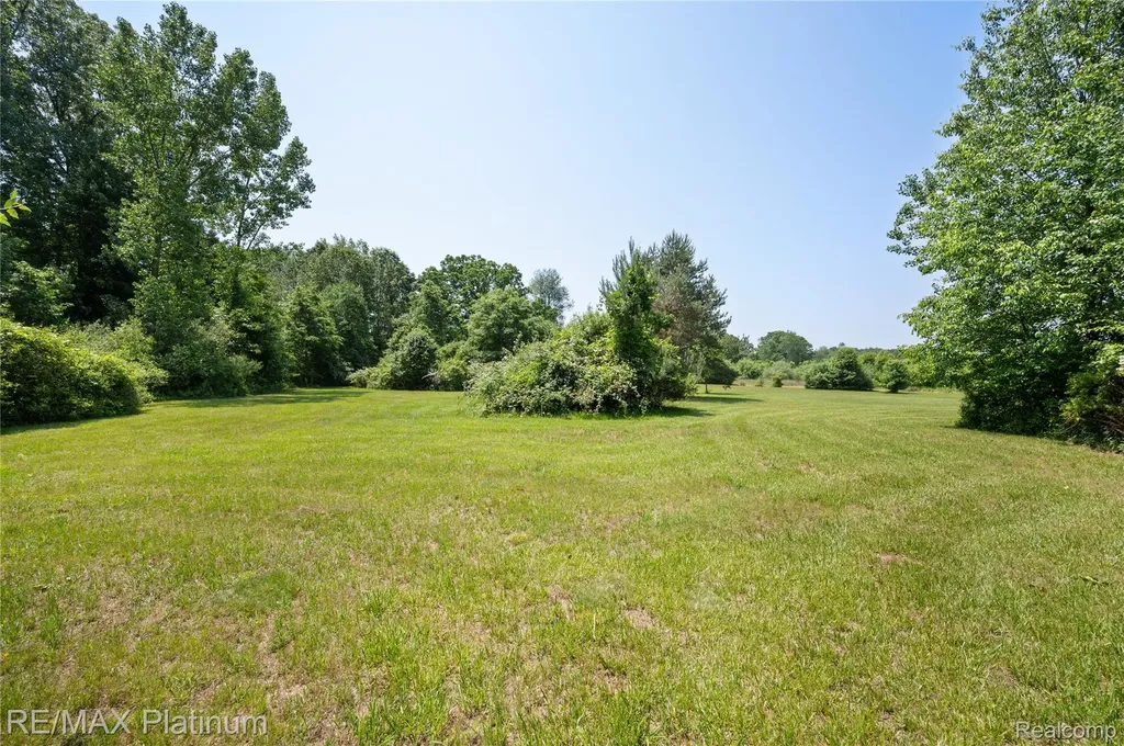 8922 Mcclements Road Brighton City MI 48114