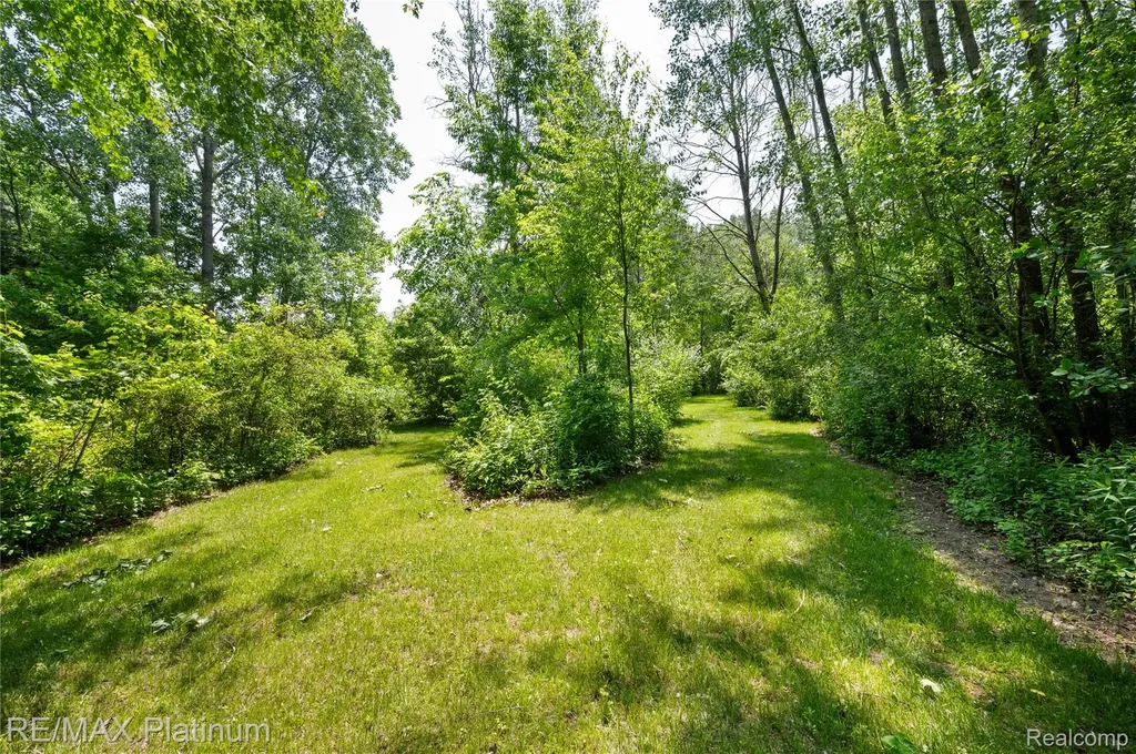 8922 Mcclements Road Brighton City MI 48114