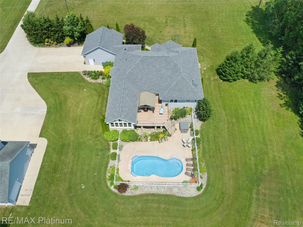 8922 Mcclements Road Brighton City MI 48114