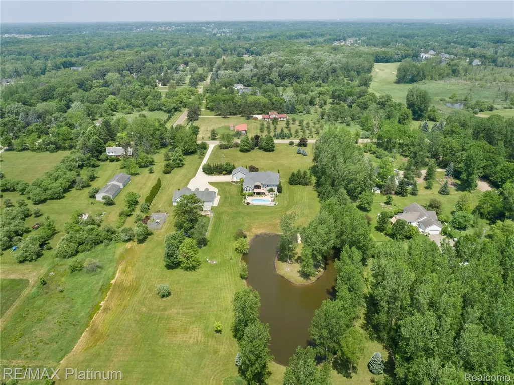 8922 Mcclements Road Brighton City MI 48114