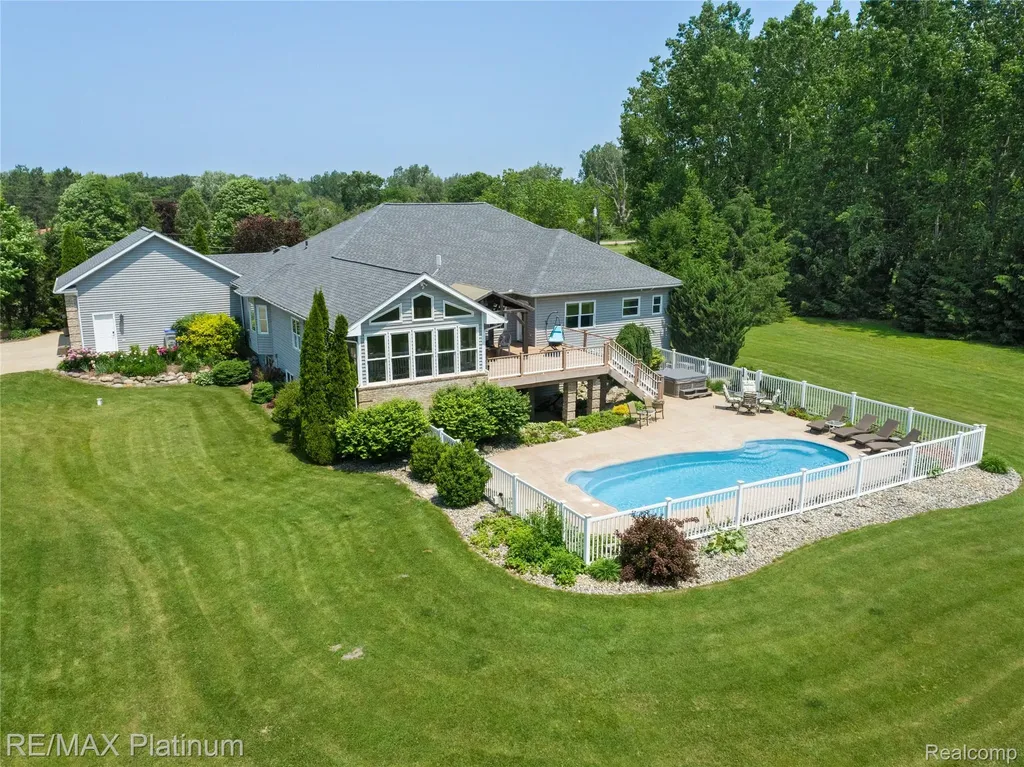 8922 Mcclements Road Brighton City MI 48114