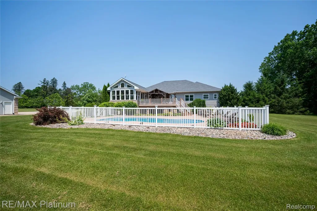 8922 Mcclements Road Brighton City MI 48114