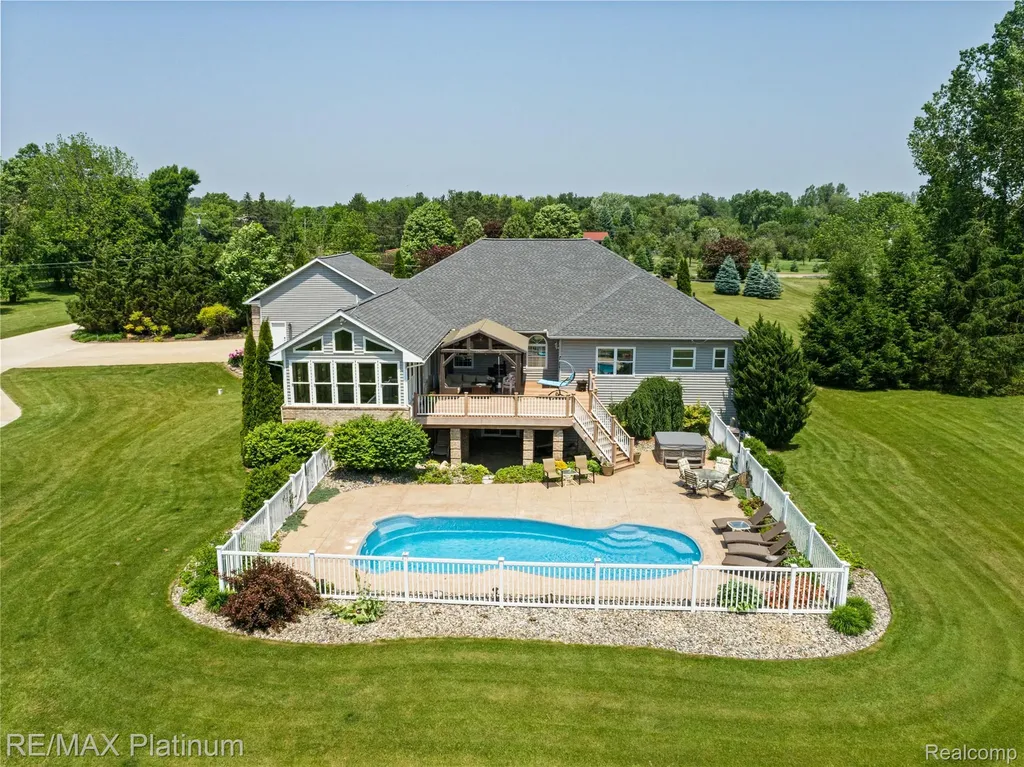 8922 Mcclements Road Brighton City MI 48114