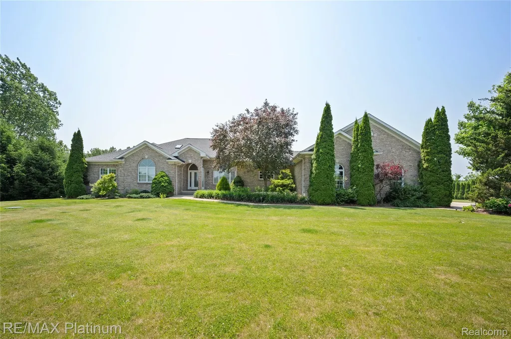 8922 Mcclements Road Brighton City MI 48114