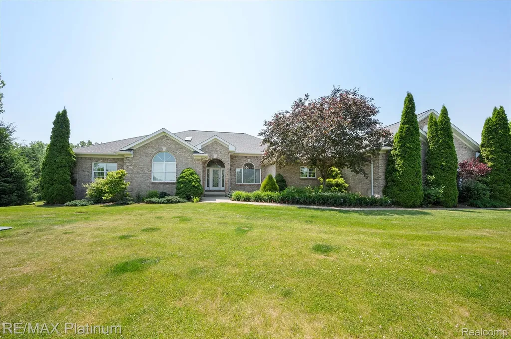 8922 Mcclements Road Brighton City MI 48114