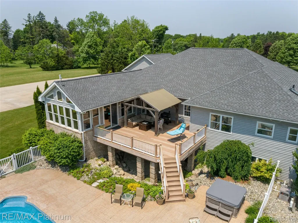 8922 Mcclements Road Brighton City MI 48114