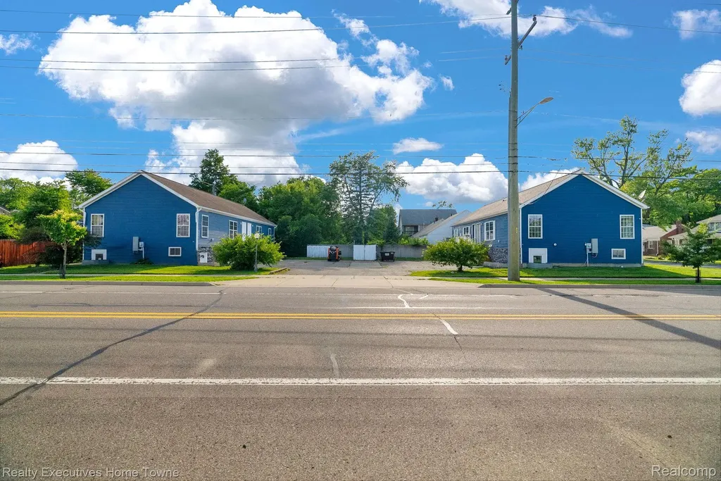 415 Hilton Road Ferndale City MI 48220