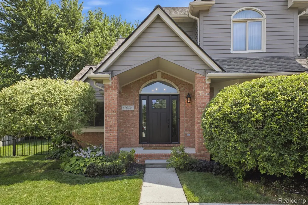 49324 Stratford Drive Chesterfield Township MI 48047