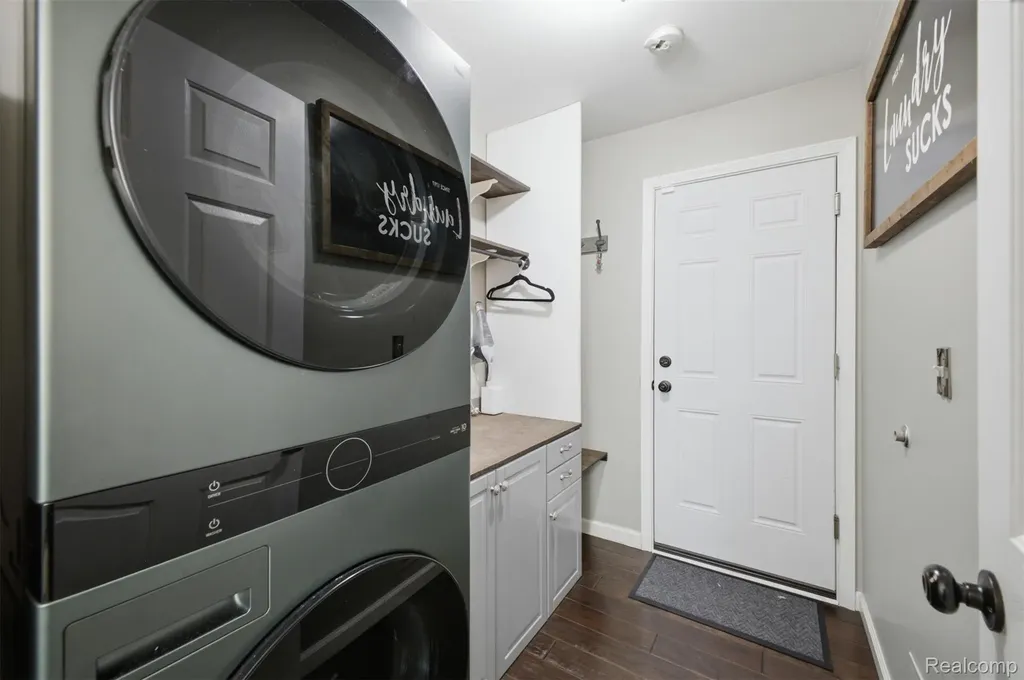 49324 Stratford Drive Chesterfield Township MI 48047