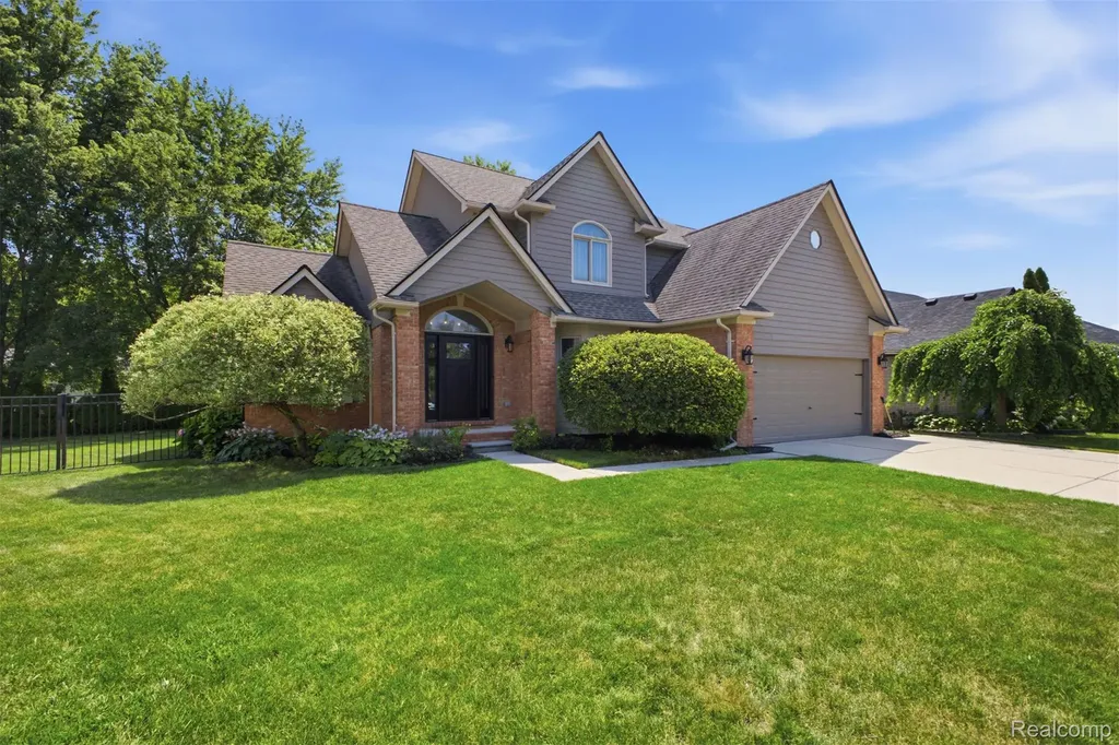 49324 Stratford Drive Chesterfield Township MI 48047