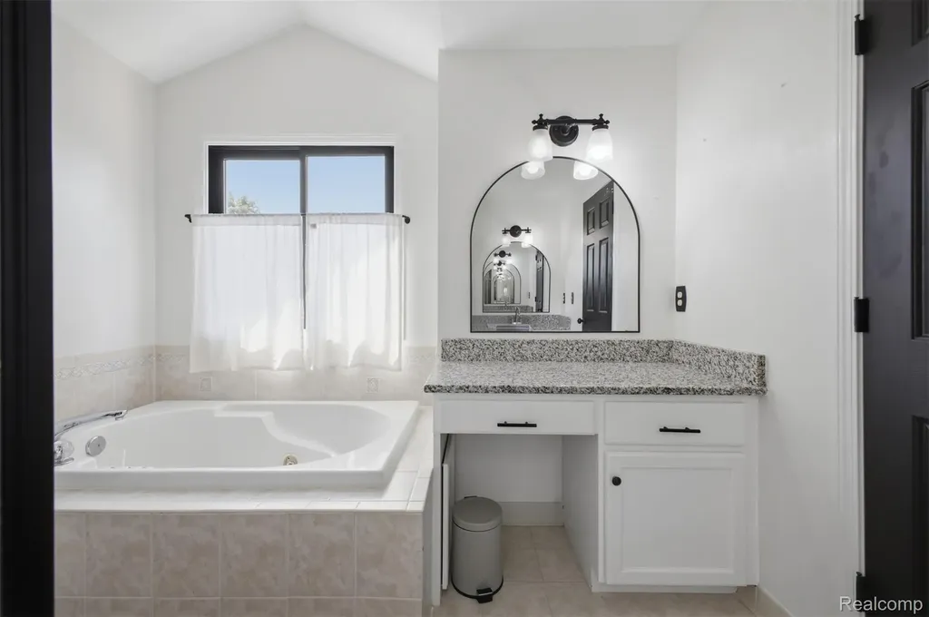 49324 Stratford Drive Chesterfield Township MI 48047