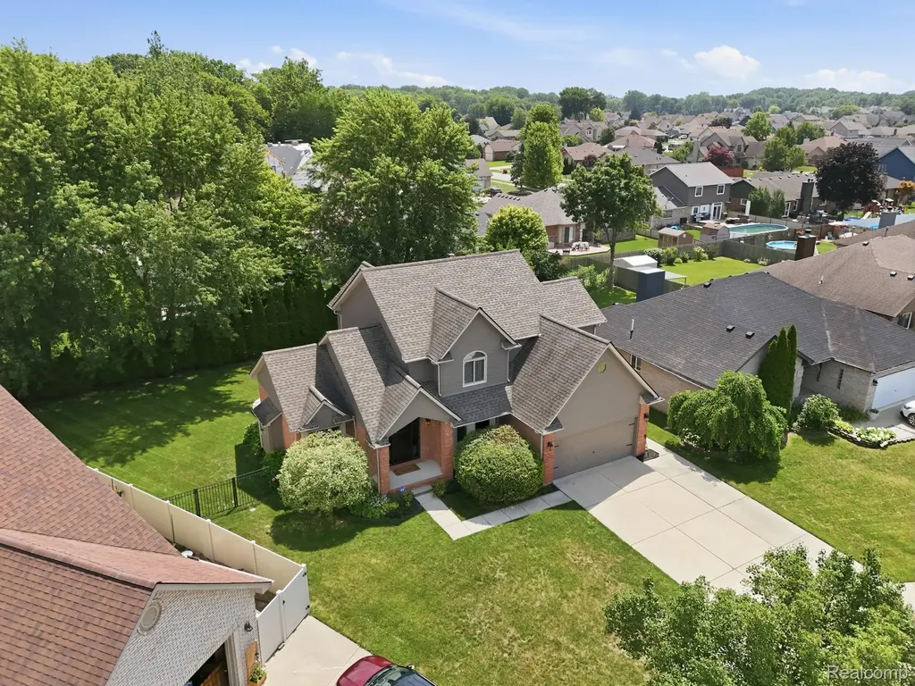 49324 Stratford Drive Chesterfield Township MI 48047