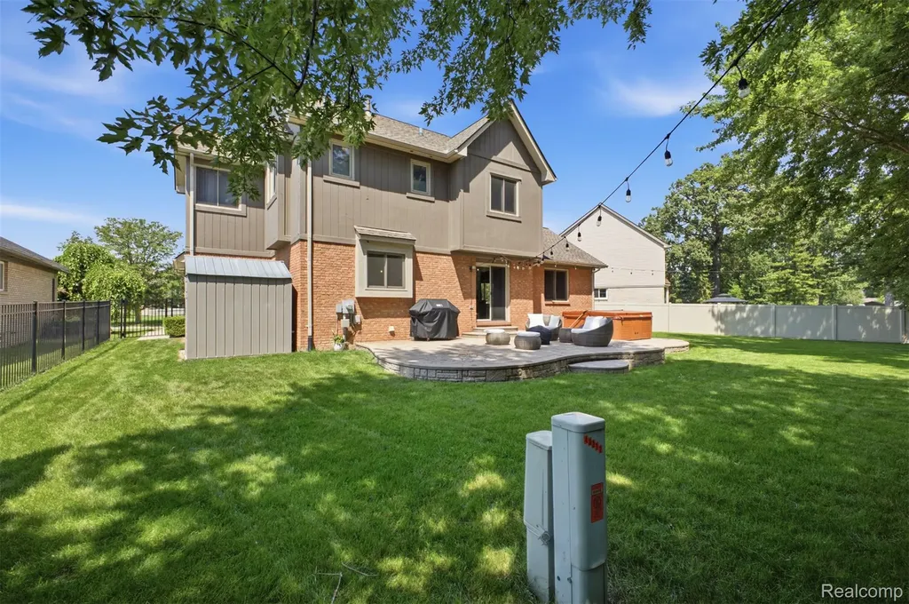 49324 Stratford Drive Chesterfield Township MI 48047