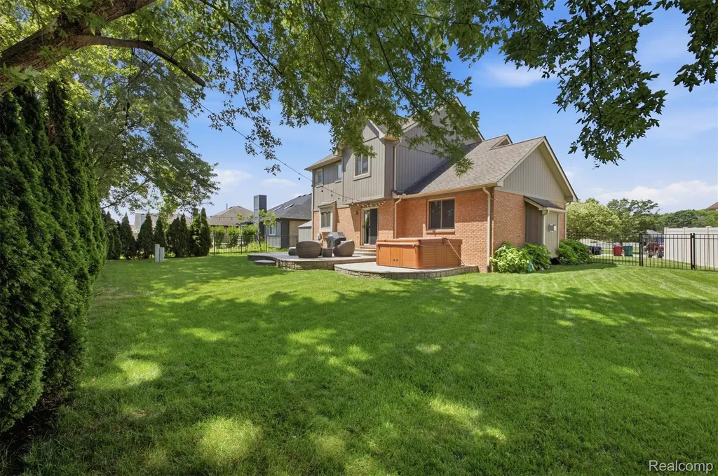 49324 Stratford Drive Chesterfield Township MI 48047