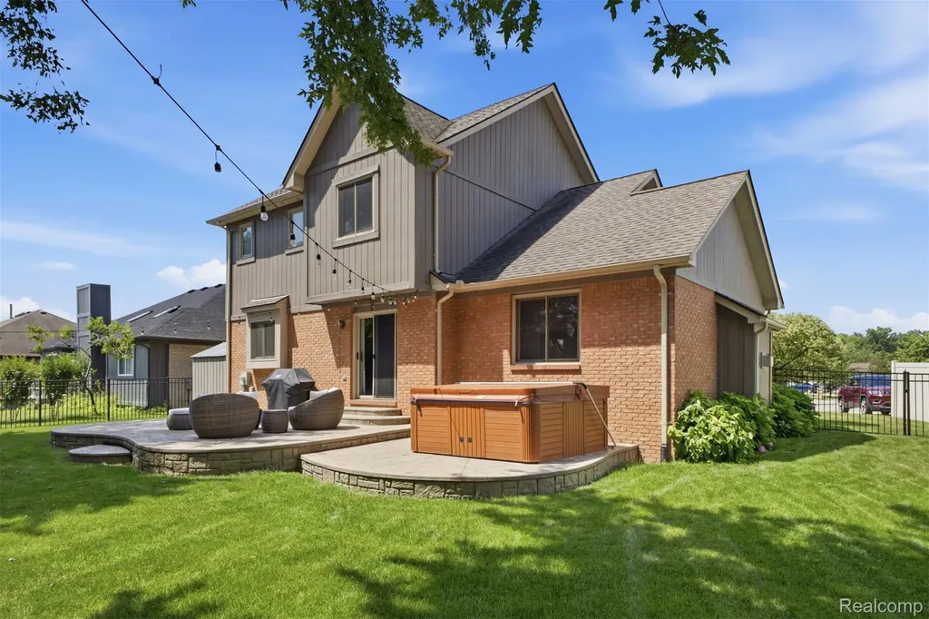 49324 Stratford Drive Chesterfield Township MI 48047