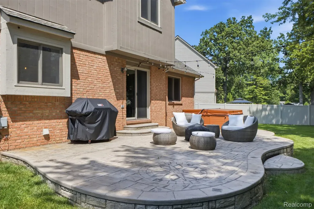49324 Stratford Drive Chesterfield Township MI 48047