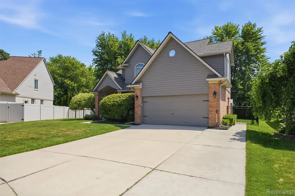 49324 Stratford Drive Chesterfield Township MI 48047