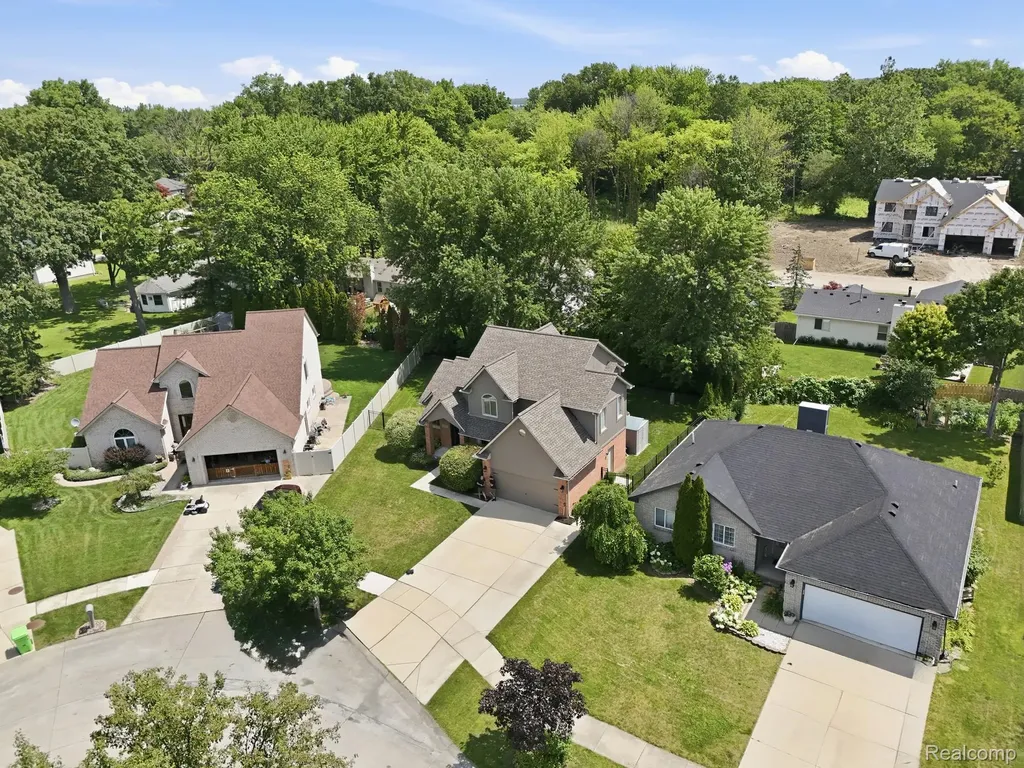 49324 Stratford Drive Chesterfield Township MI 48047