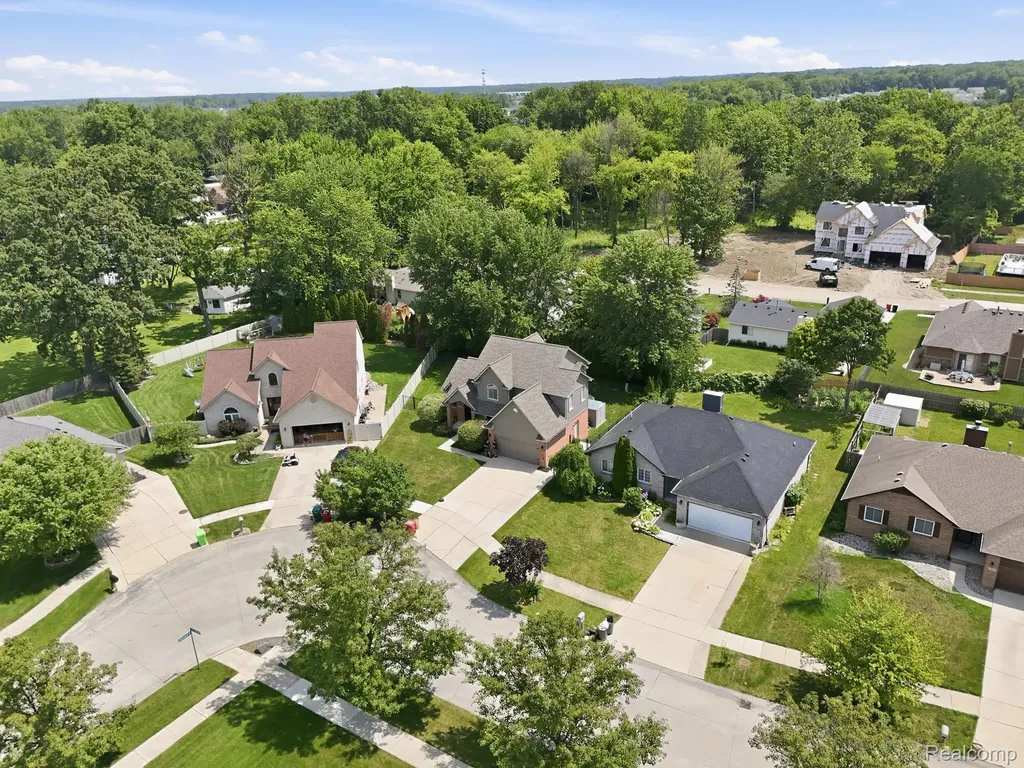 49324 Stratford Drive Chesterfield Township MI 48047
