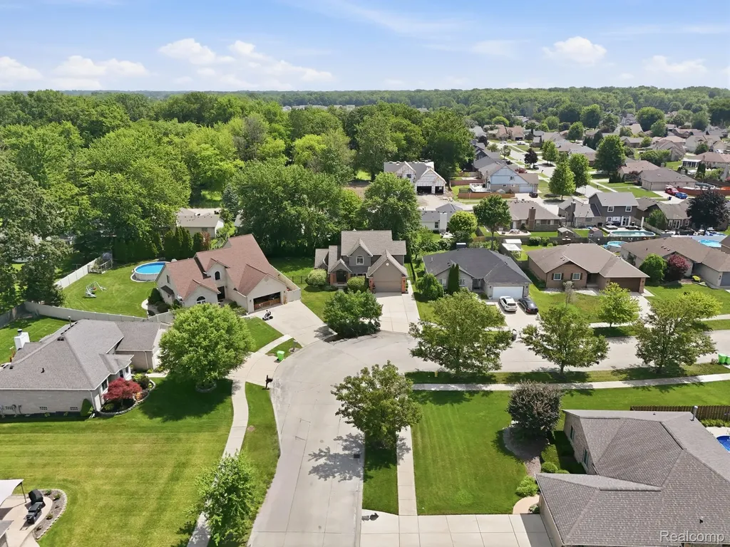 49324 Stratford Drive Chesterfield Township MI 48047
