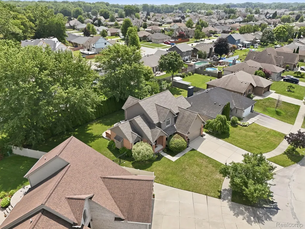 49324 Stratford Drive Chesterfield Township MI 48047