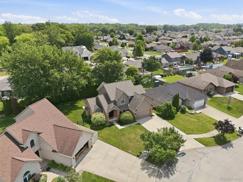 49324 Stratford Drive Chesterfield Township MI 48047