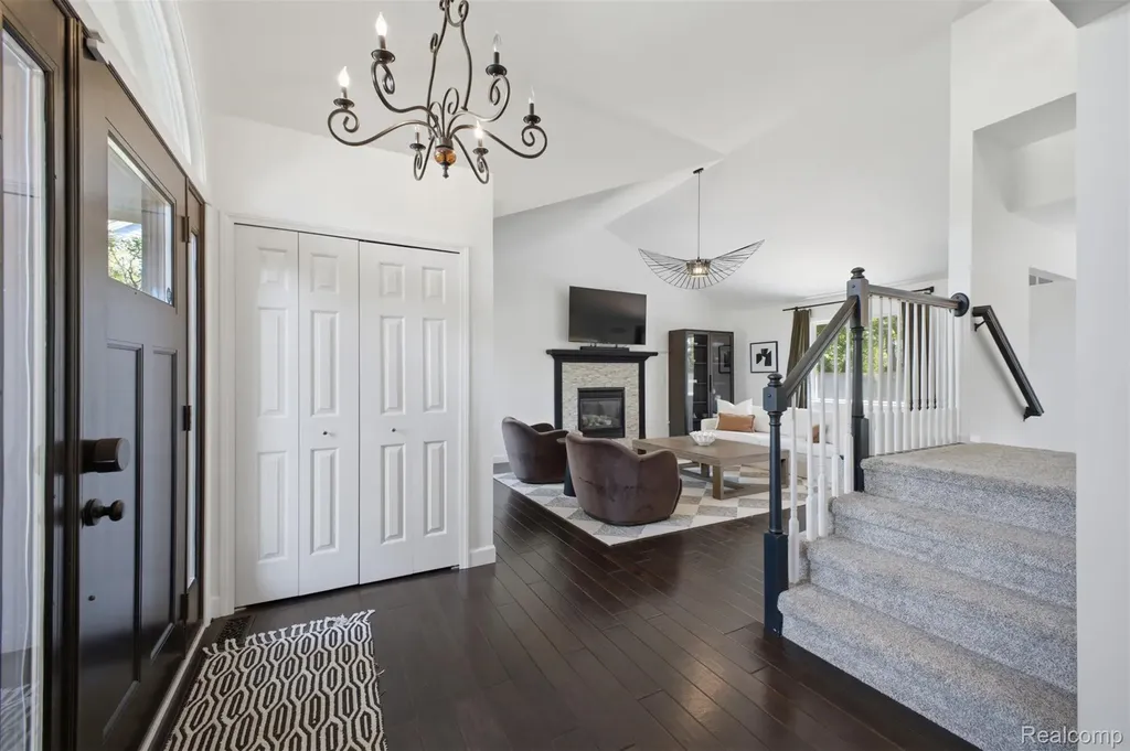 49324 Stratford Drive Chesterfield Township MI 48047