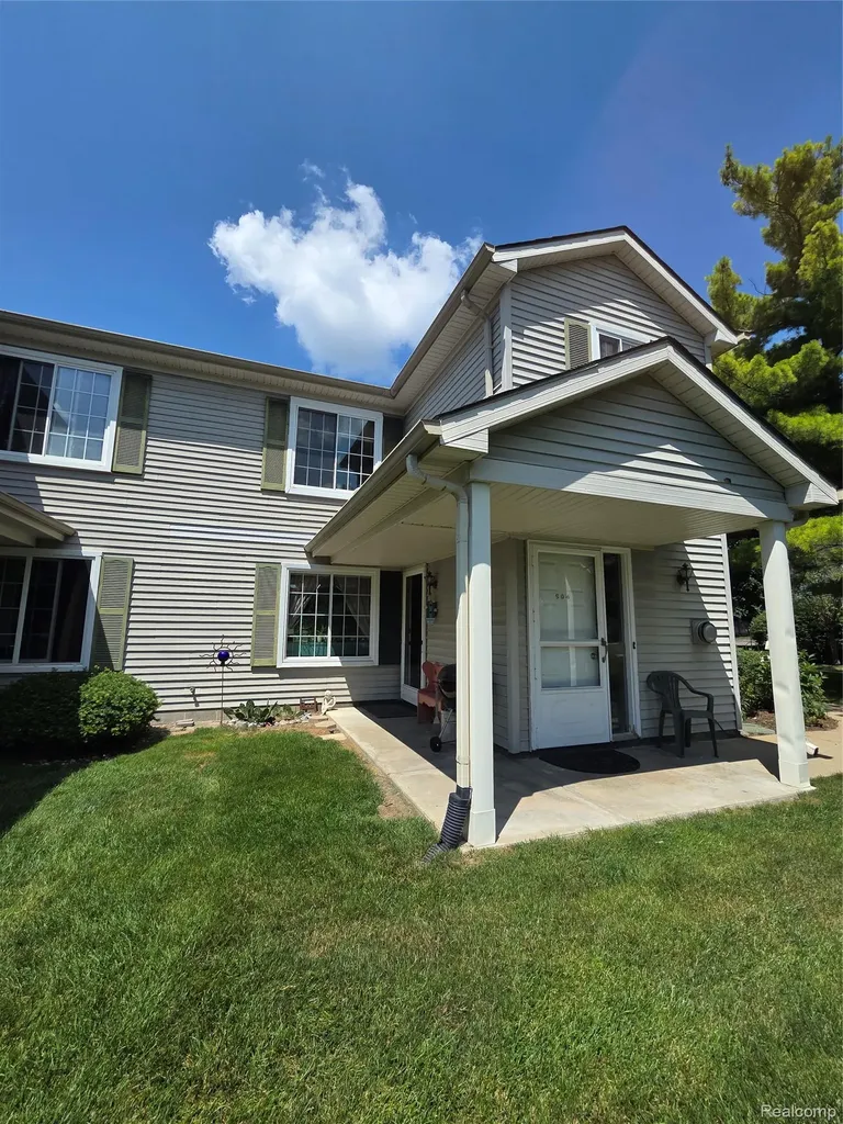 902 Saybrook Drive Waterford Charter Township MI 48327