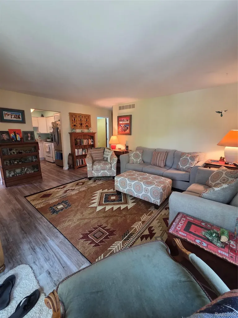 902 Saybrook Drive Waterford Charter Township MI 48327