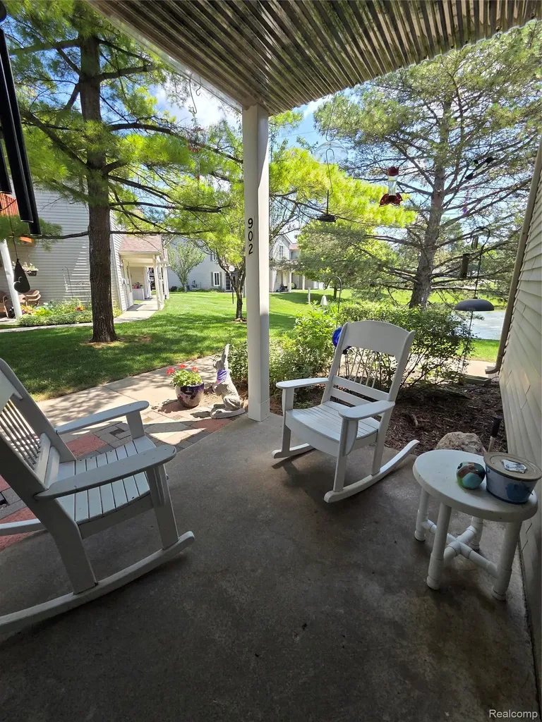 902 Saybrook Drive Waterford Charter Township MI 48327