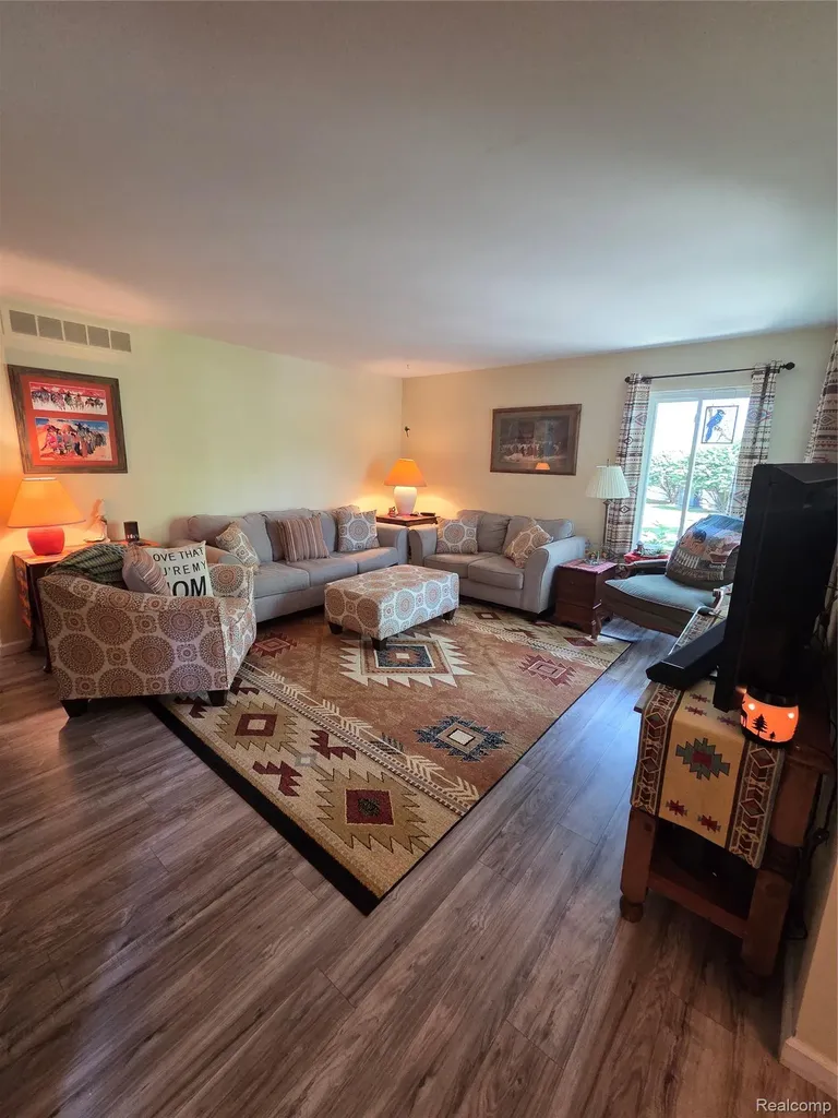902 Saybrook Drive Waterford Charter Township MI 48327
