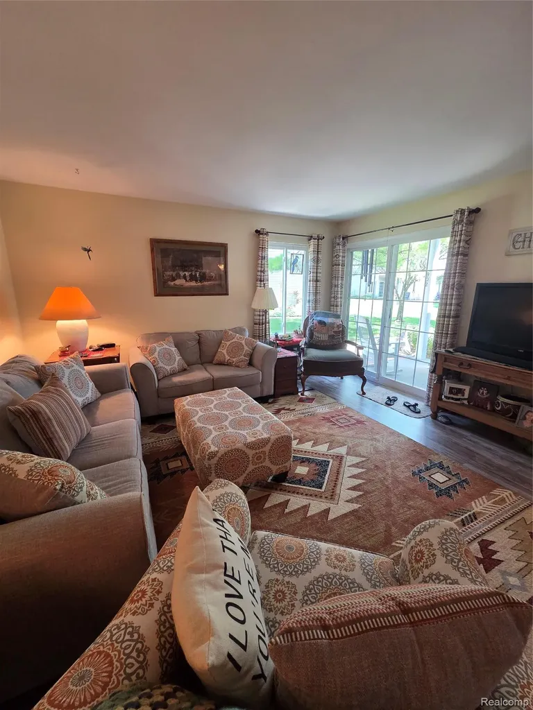 902 Saybrook Drive Waterford Charter Township MI 48327