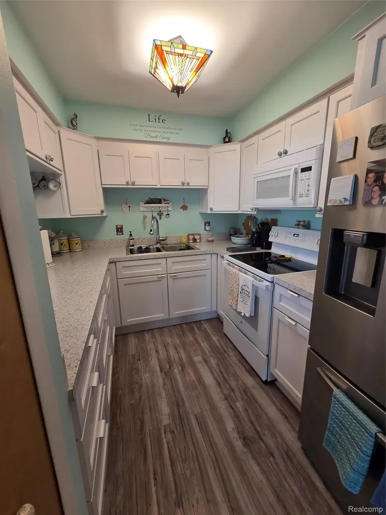 902 Saybrook Drive Waterford Charter Township MI 48327
