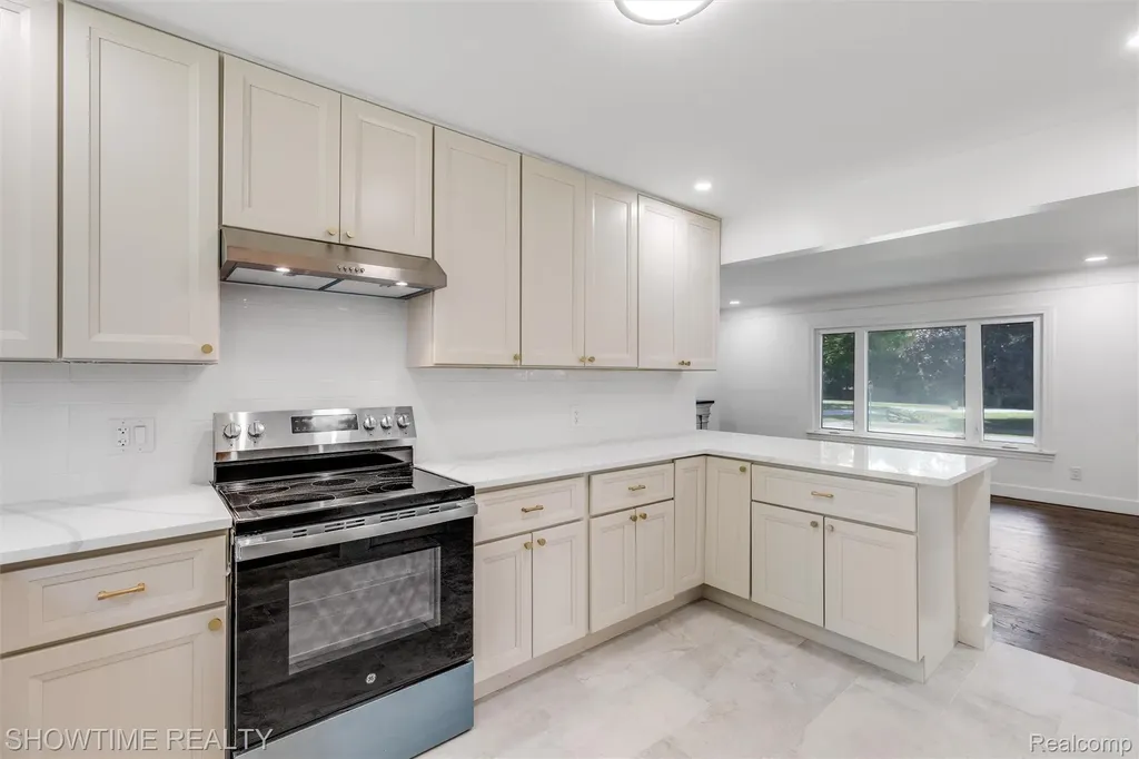 3708 Baybrook Drive Waterford Charter Township MI 48329