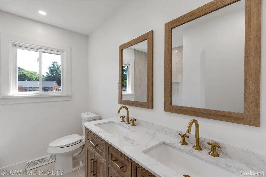 3708 Baybrook Drive Waterford Charter Township MI 48329