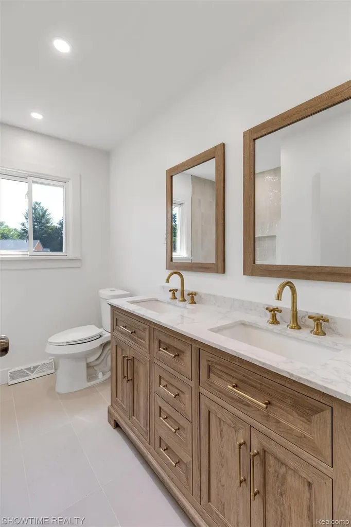 3708 Baybrook Drive Waterford Charter Township MI 48329