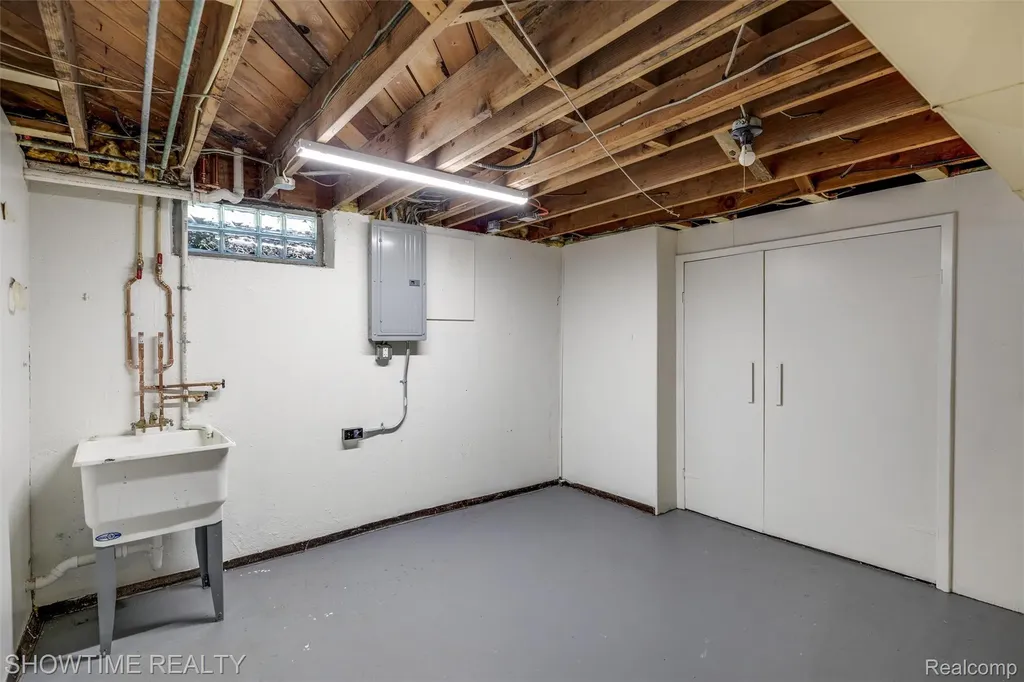 3708 Baybrook Drive Waterford Charter Township MI 48329