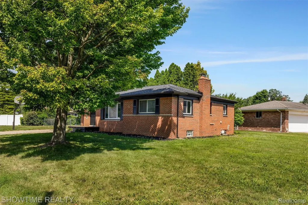 3708 Baybrook Drive Waterford Charter Township MI 48329