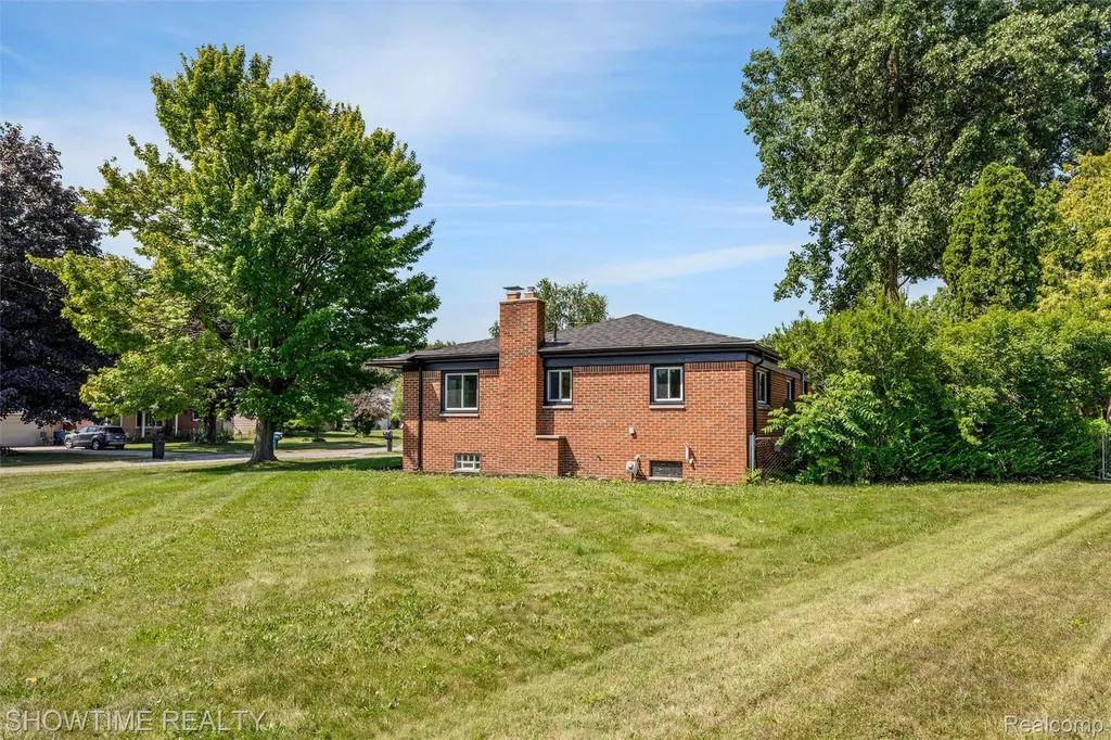 3708 Baybrook Drive Waterford Charter Township MI 48329