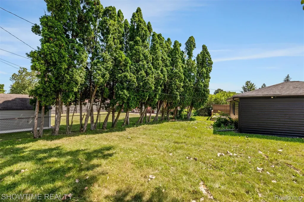 3708 Baybrook Drive Waterford Charter Township MI 48329