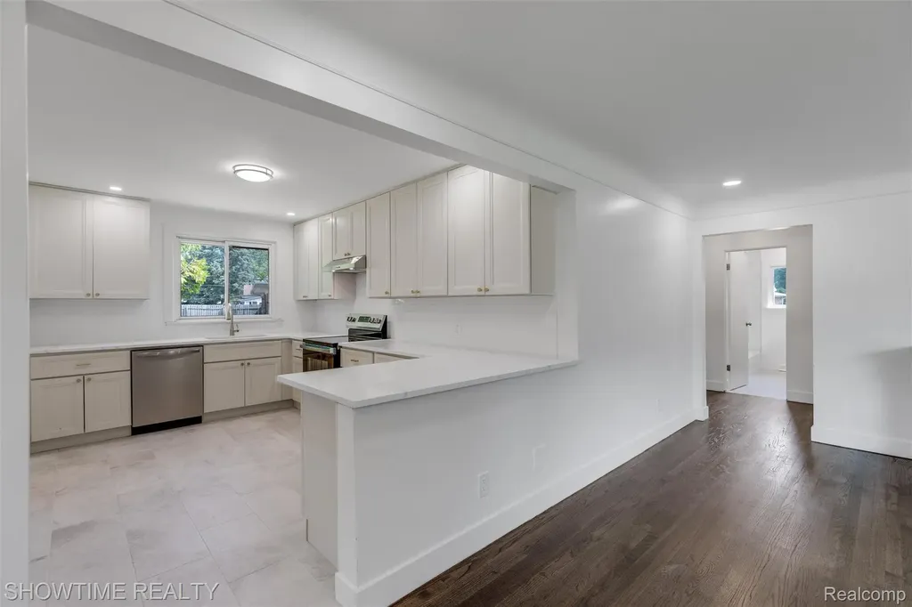 3708 Baybrook Drive Waterford Charter Township MI 48329
