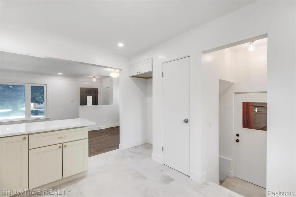 3708 Baybrook Drive Waterford Charter Township MI 48329