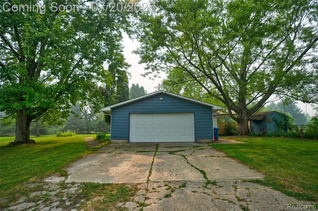 6280 Smith Road Fenton Charter Township MI 48451