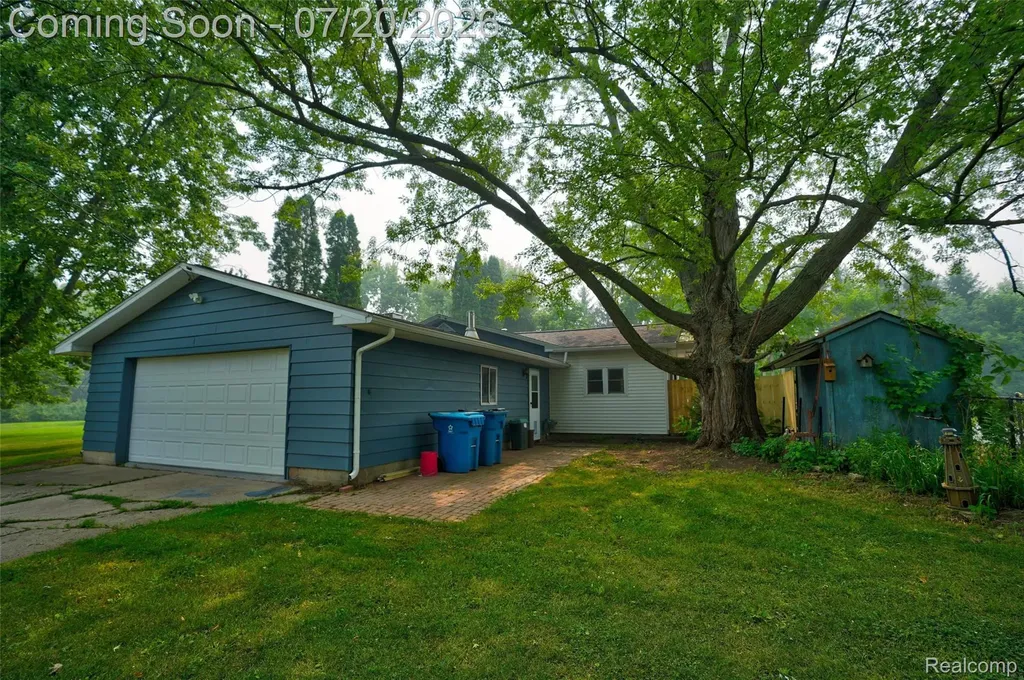 6280 Smith Road Fenton Charter Township MI 48451