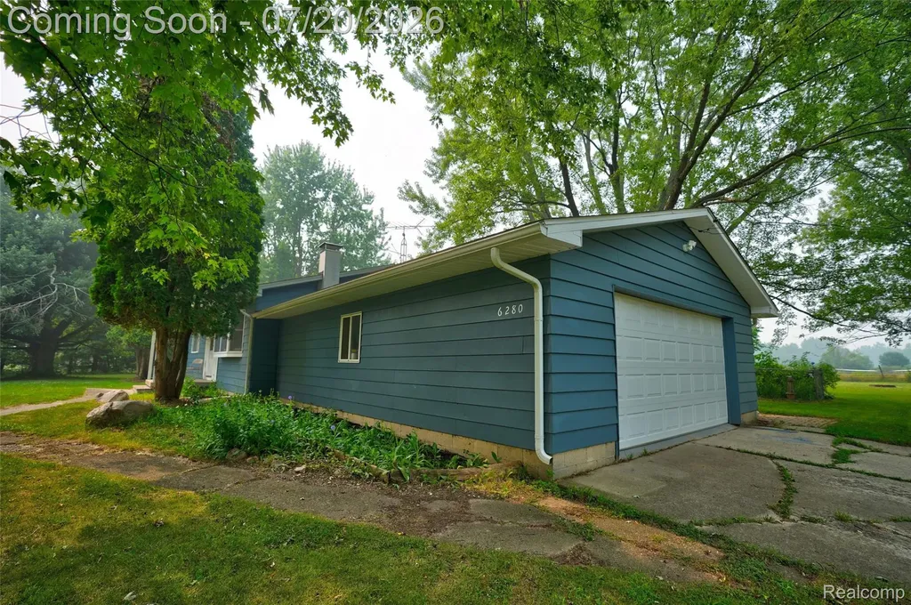 6280 Smith Road Fenton Charter Township MI 48451