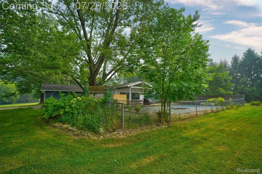 6280 Smith Road Fenton Charter Township MI 48451